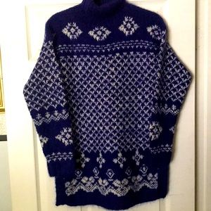 Ladies JONES NEW YORK turtle neck sweater.